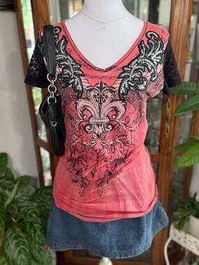 y2k inspired grunge Vocal Embellished Mineral Wash V-Neck Lace Sleeve Top